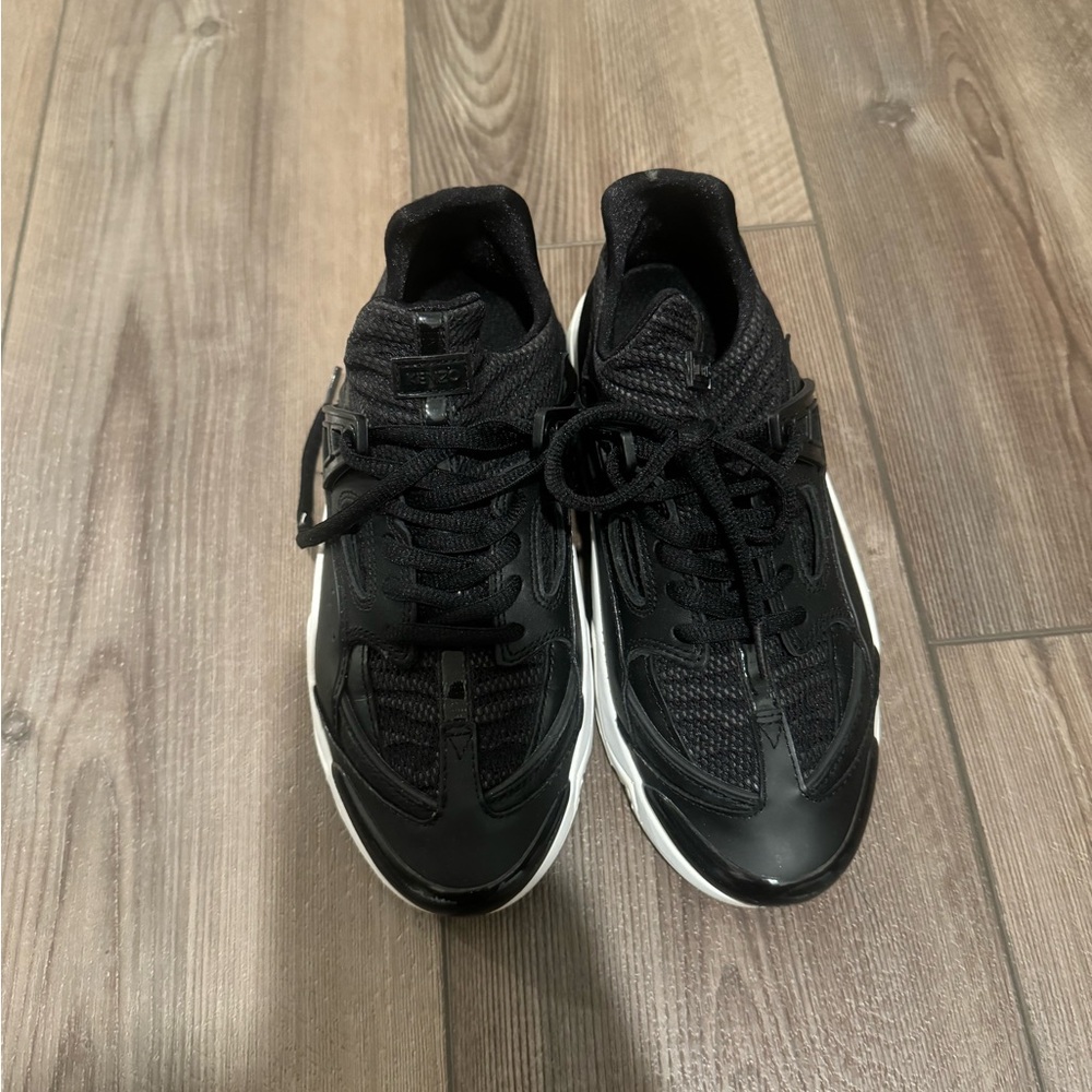 Like new Kenzo Sonic Low cut sneakers size 35